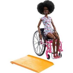 Barbie Modelka Na Invalidnom Vozíku V Overale So Srdiečkami
